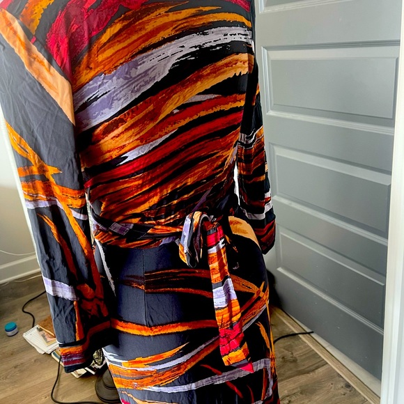 BCBG MaxAzria Very low plunging Sexy Faux Wrap Dress! Size Small - Picture 4 of 5